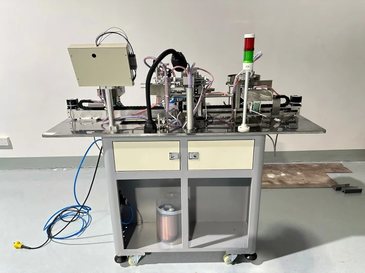 Plně automatický stroj na navíjení cívek malého toroidního transformátoru